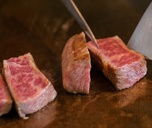 コロコロステーキ焼きシーン